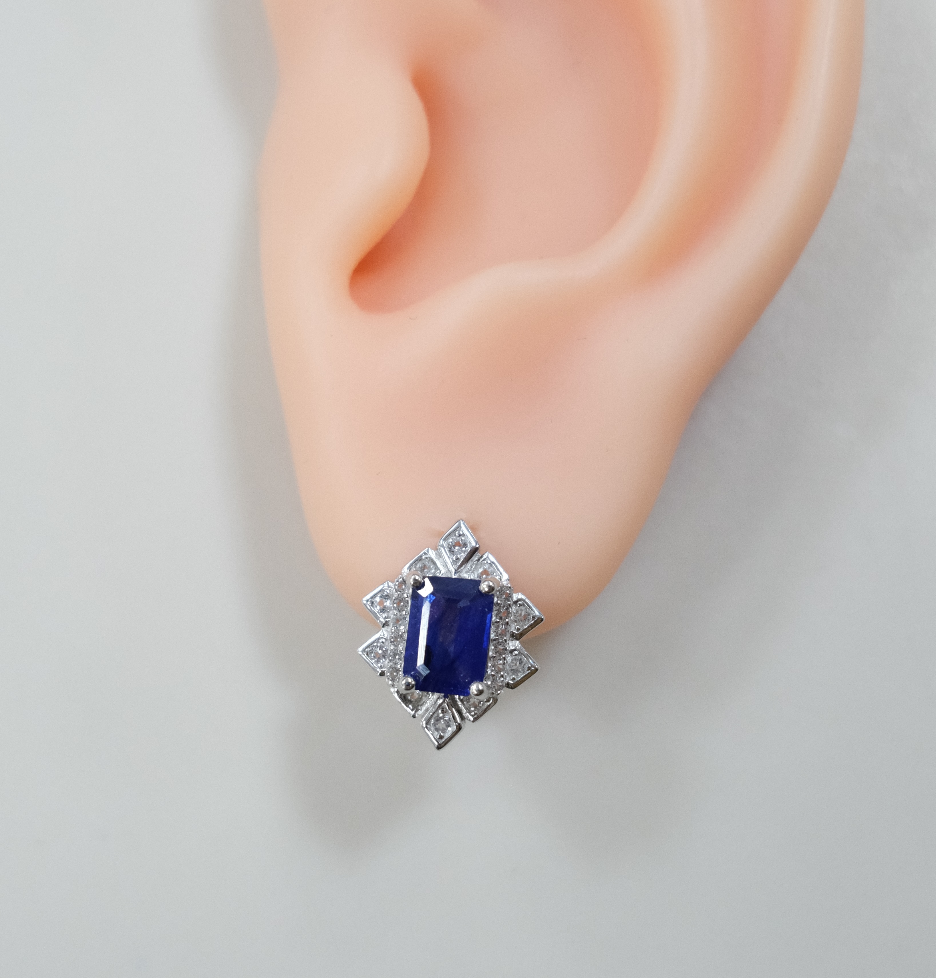 Серебряные серьги с сапфирами